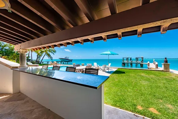 $7,999,000 | 205 15th Circle, Key Colony Beach, FL 33051