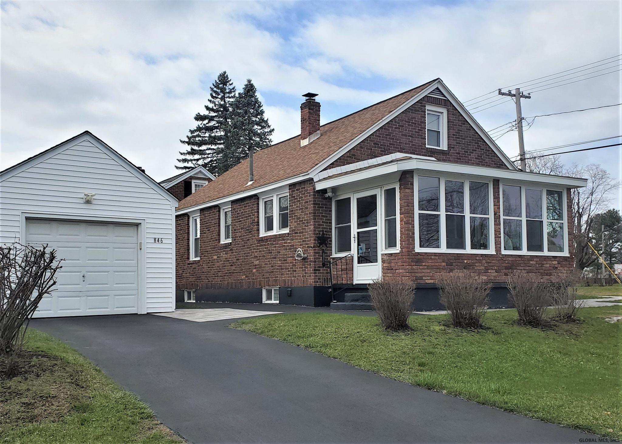 846 Curry Road Rotterdam, NY 12306 - Photo 2 of 34 Photo 2