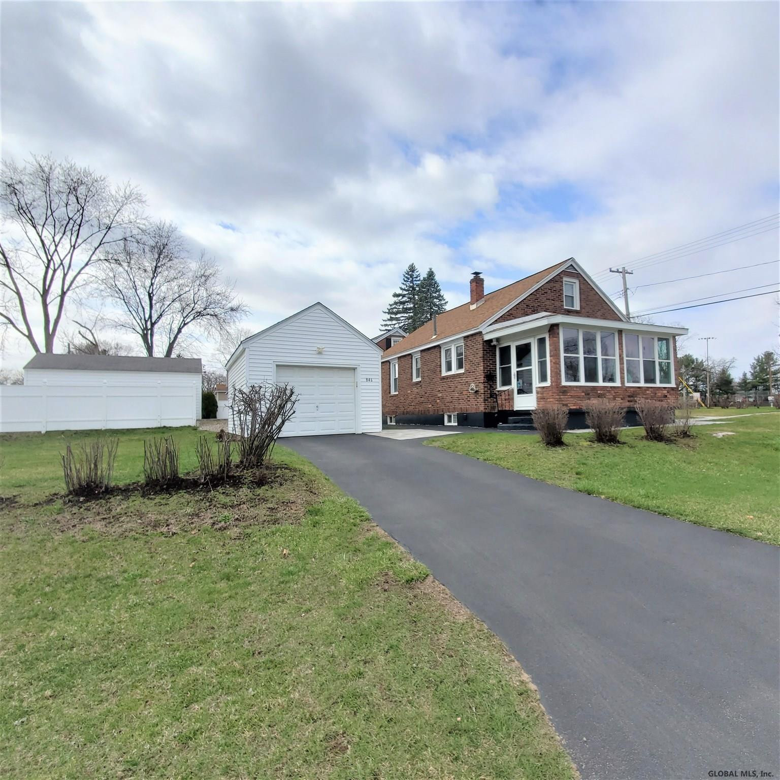 846 Curry Road Rotterdam, NY 12306 - Photo 3 of 34 Photo 3
