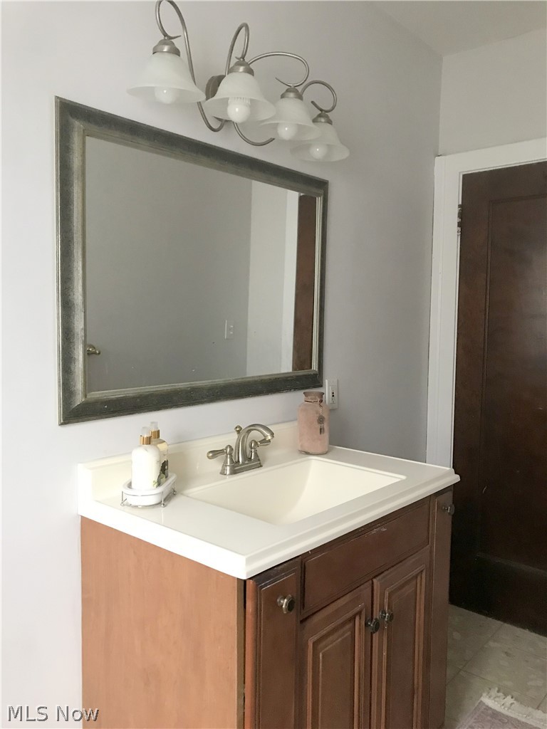 13006 Cedar Road Cleveland, OH 44118 - Photo 23 of 30 Vanity in Full Bath on 2nd