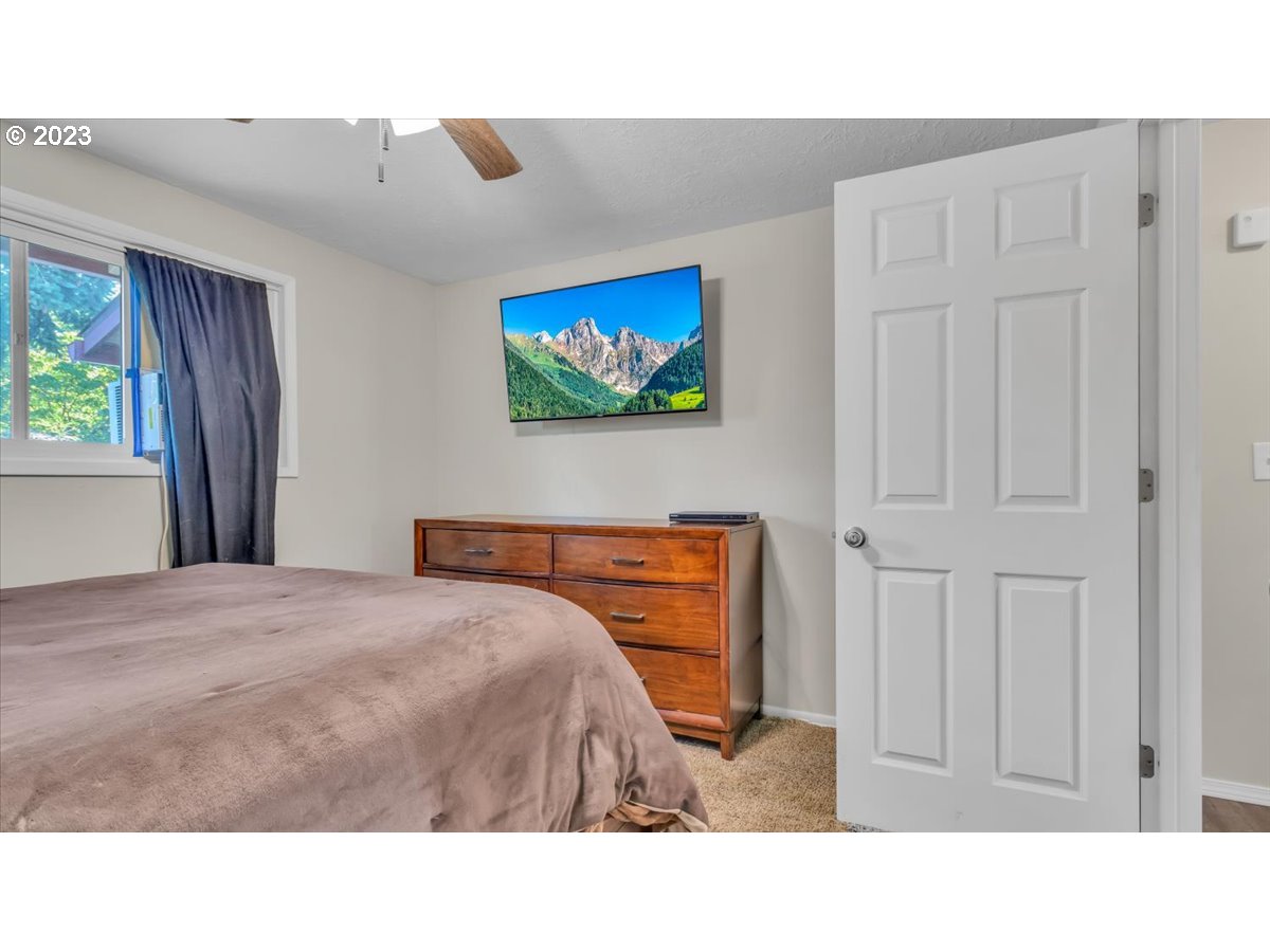 15449 Southeast Johnson Road Portland, OR 97267 - Photo 23 of 34 Gallery Image 23