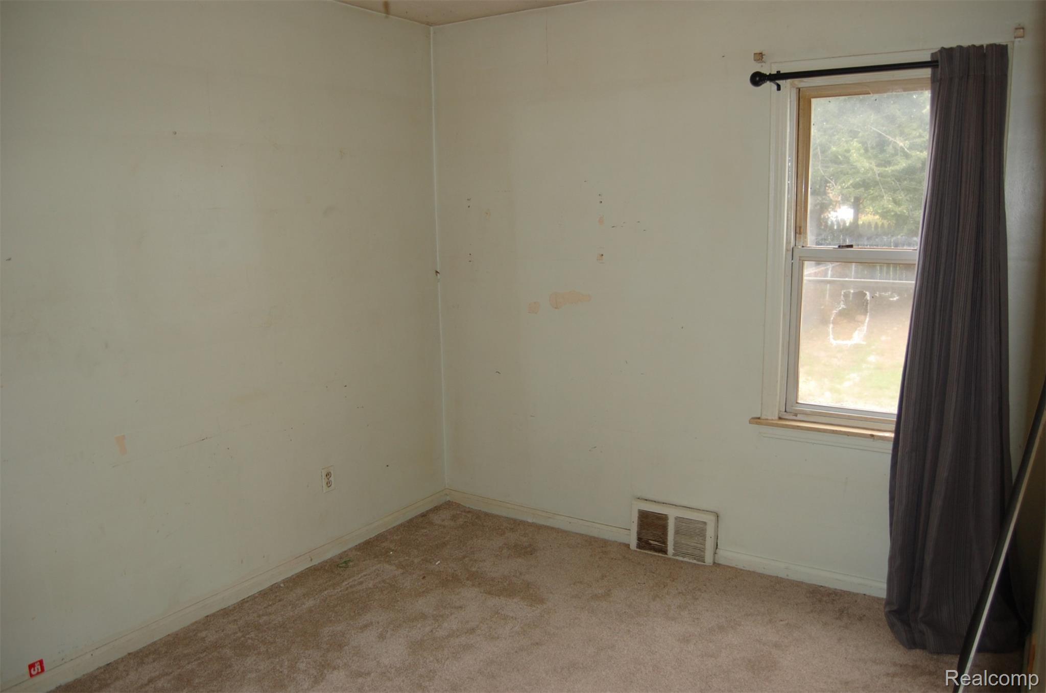 754 Champaign Road Lincoln Park, MI 48146 - Photo 10 of 12 DSC_0009.JPG