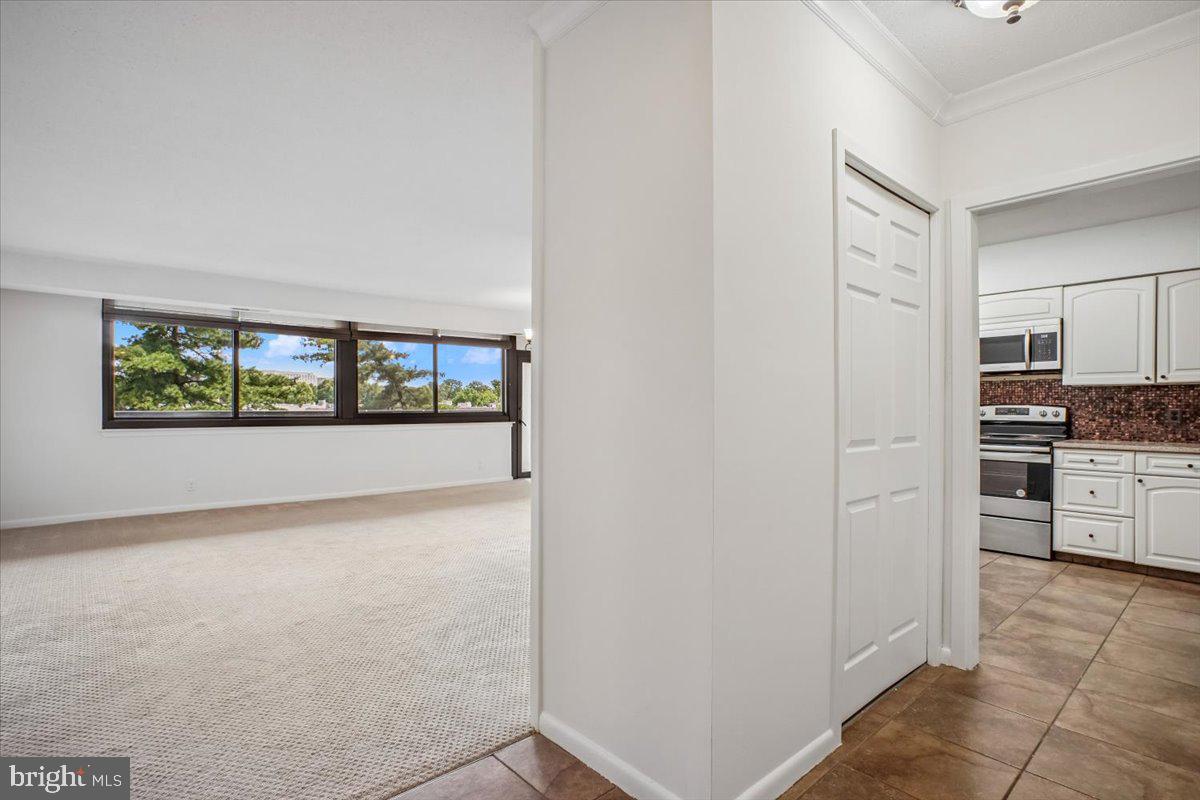 5501 Seminary Road, Unit 106S Falls Church, VA 22041 - Photo 5 of 59 Bright and airy open living space.