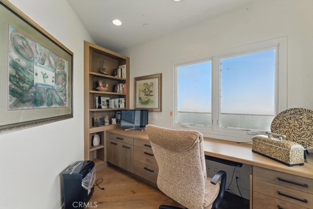 2501 Barrymore Drive Malibu, CA 90265 - Photo 19 of 54 a workspace with furniture and window