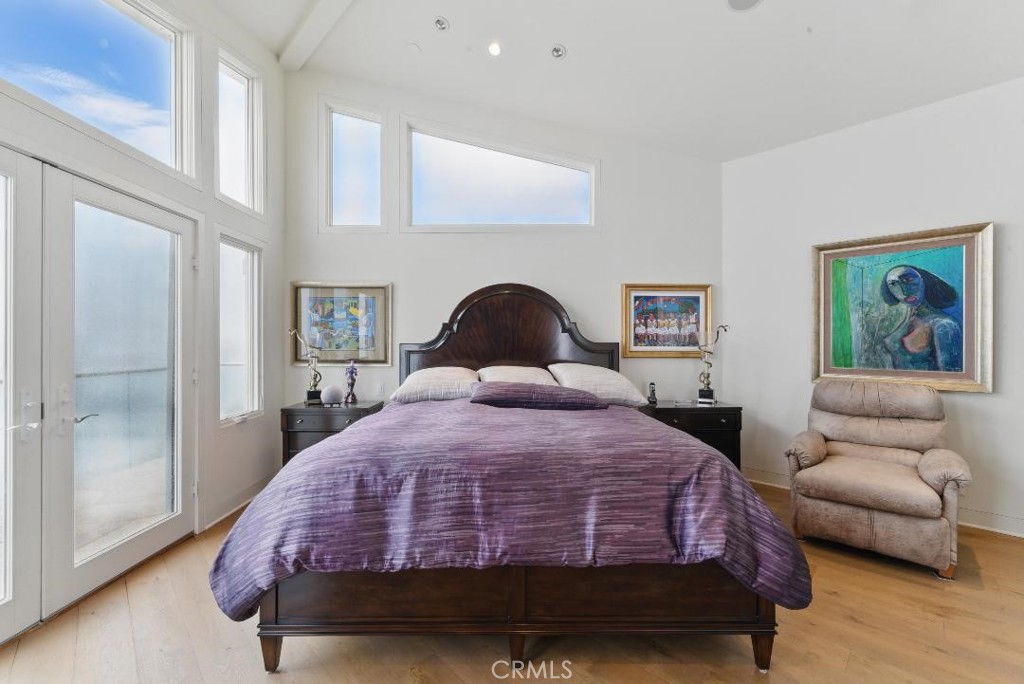 2501 Barrymore Drive Malibu, CA 90265 - Photo 32 of 54 a bedroom with a bed and a couch