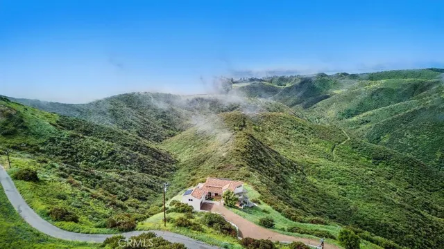 $3,499,000 | 2501 Barrymore Drive, Malibu, CA 90265
