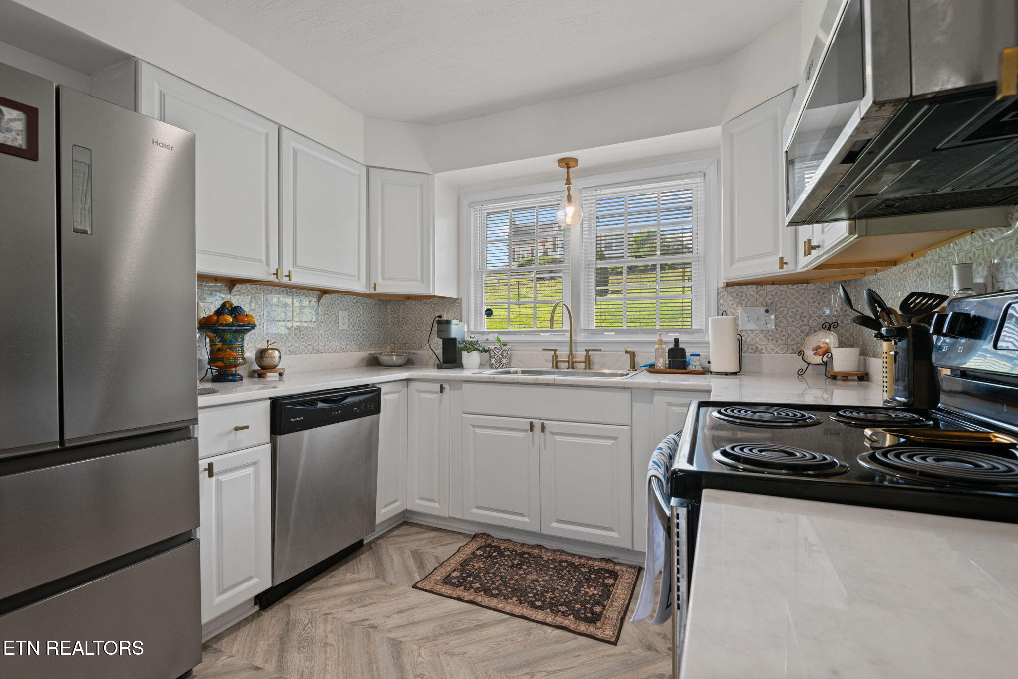 318 Hickory Street Clinton, TN 37716 - Photo 12 of 32 23-web-or-mls-318 Hickory St-34