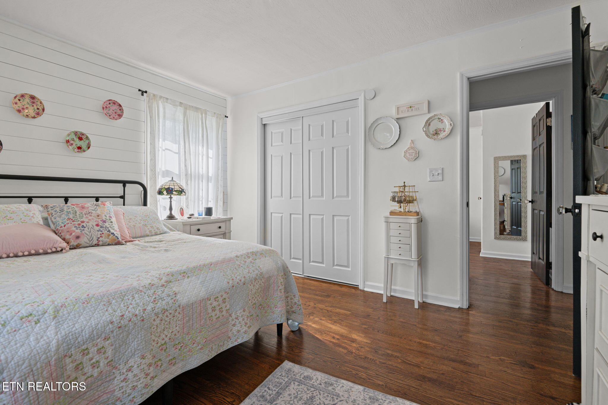 318 Hickory Street Clinton, TN 37716 - Photo 14 of 32 37-web-or-mls-318 Hickory St-94