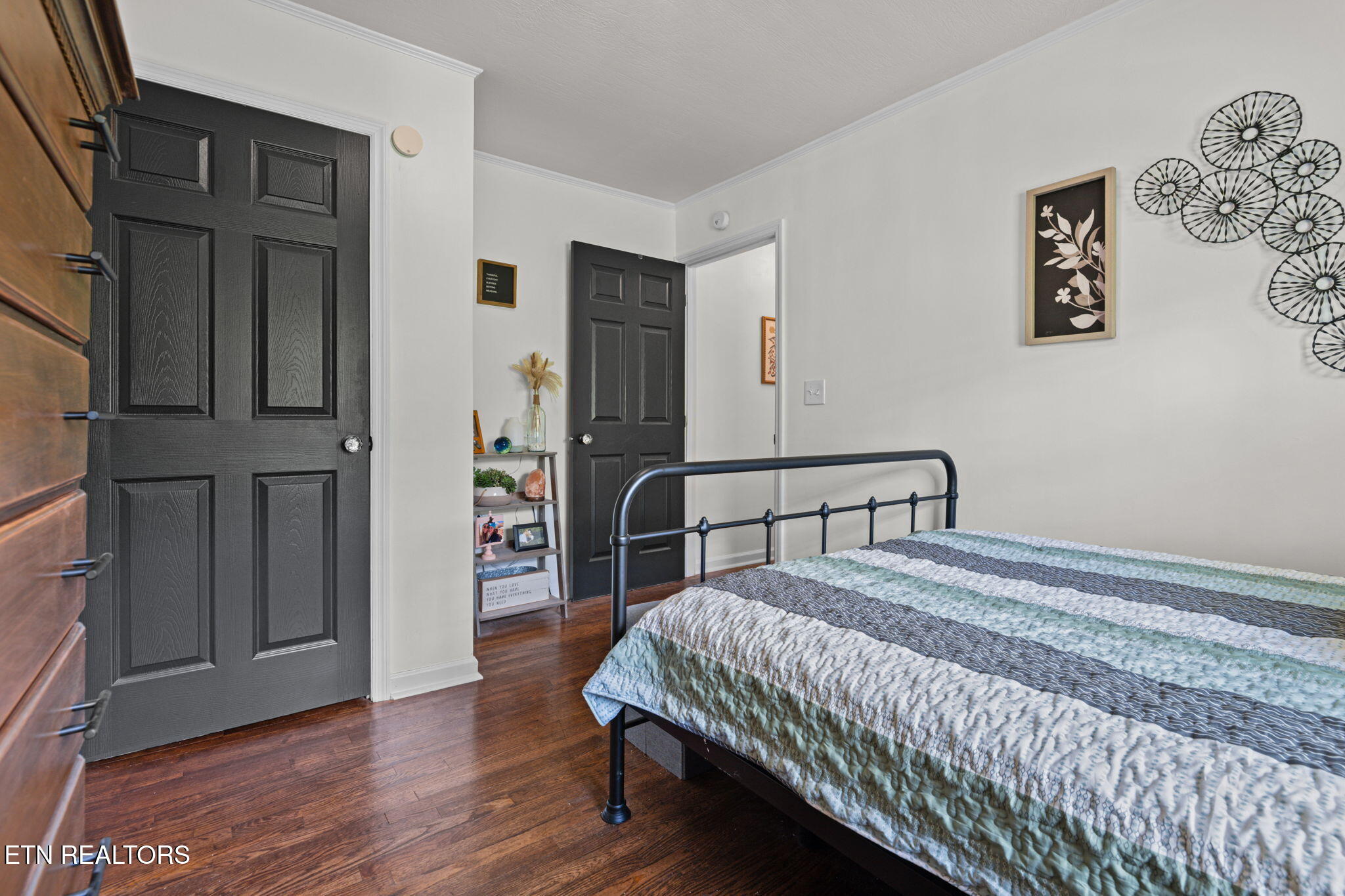 318 Hickory Street Clinton, TN 37716 - Photo 16 of 32 4-web-or-mls-318 Hickory St-114