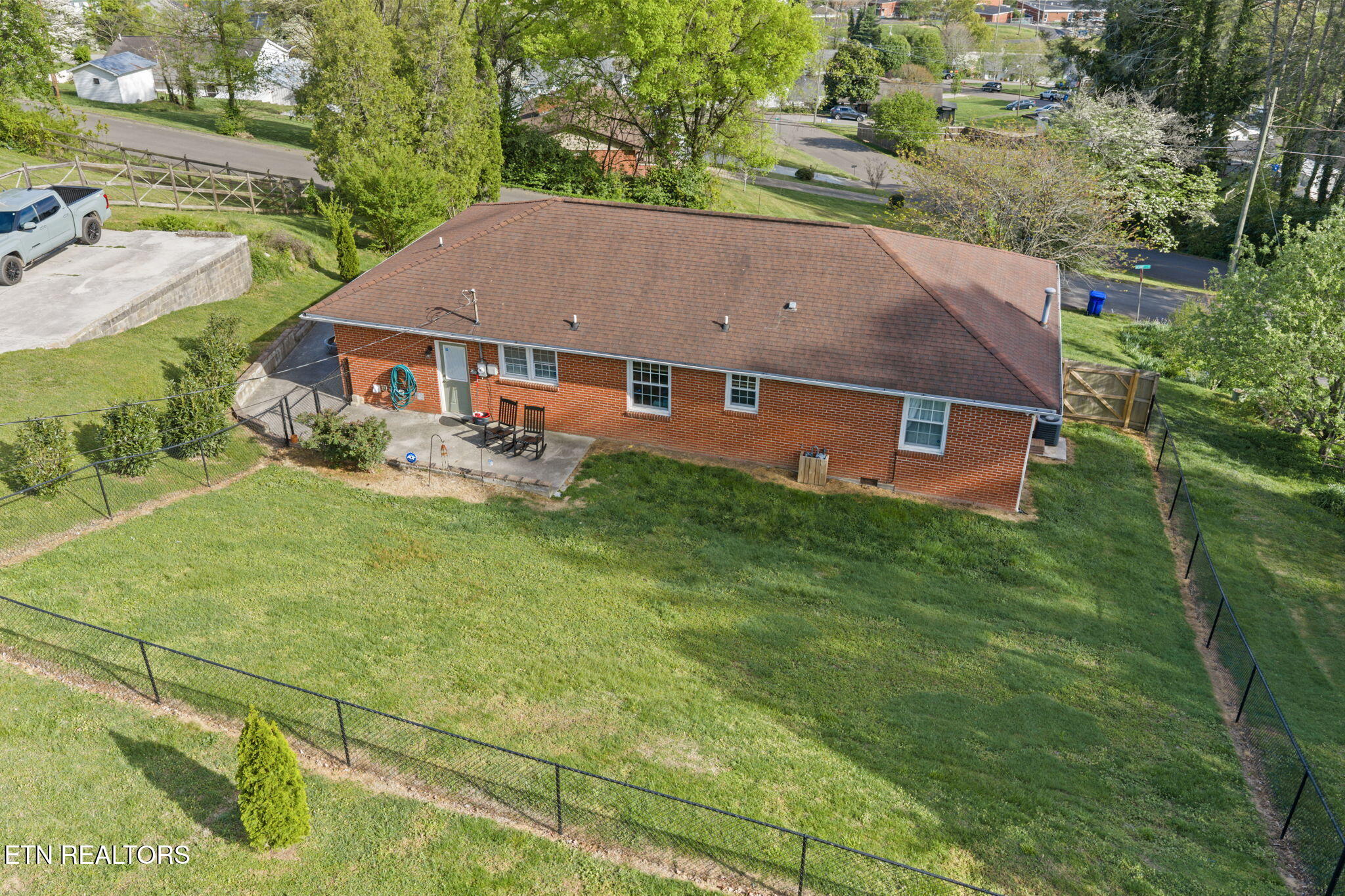 318 Hickory Street Clinton, TN 37716 - Photo 27 of 32 6-web-or-mls-318 Hickory St-125