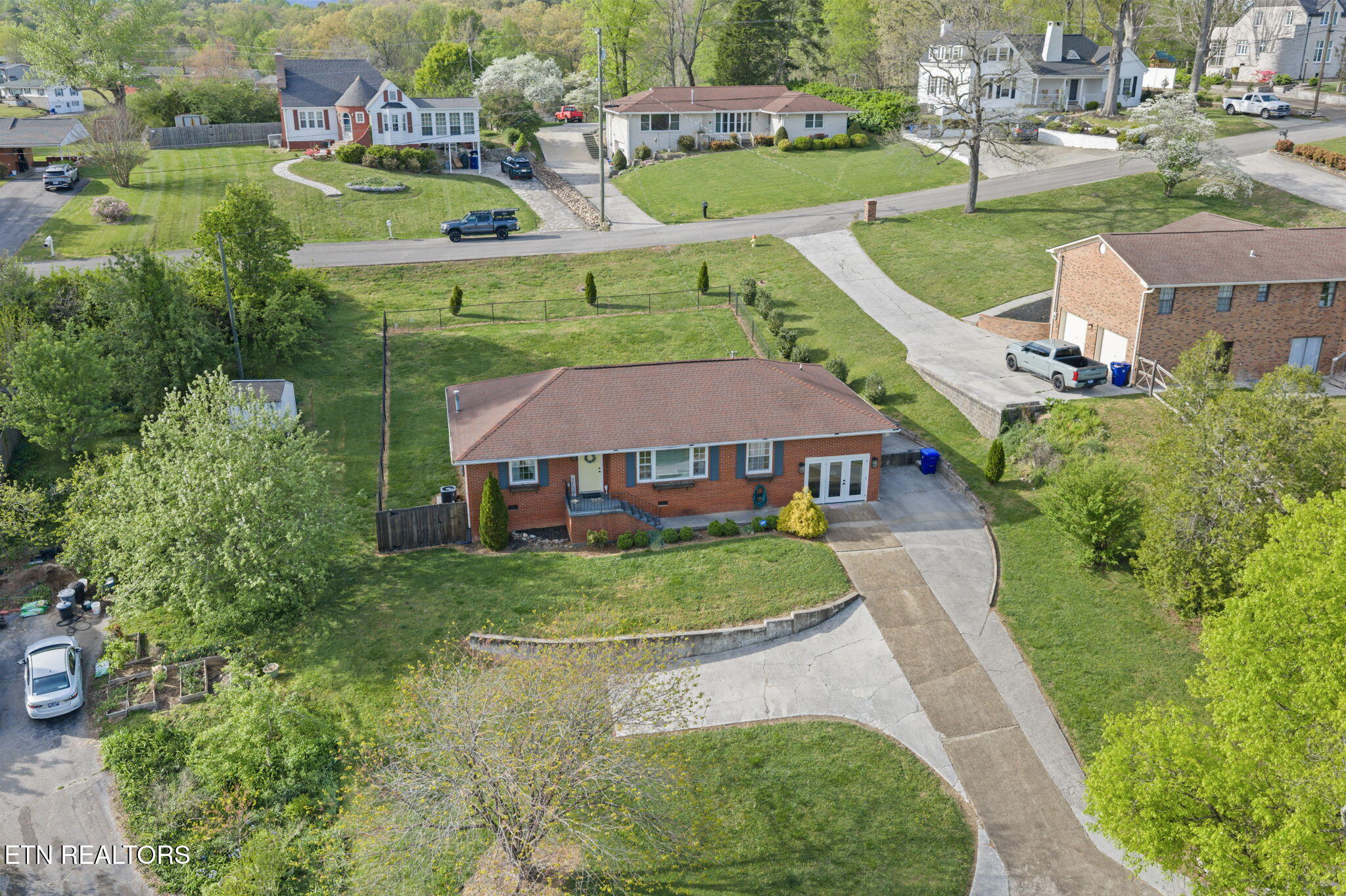 318 Hickory Street Clinton, TN 37716 - Photo 28 of 32 18-web-or-mls-318 Hickory St-180