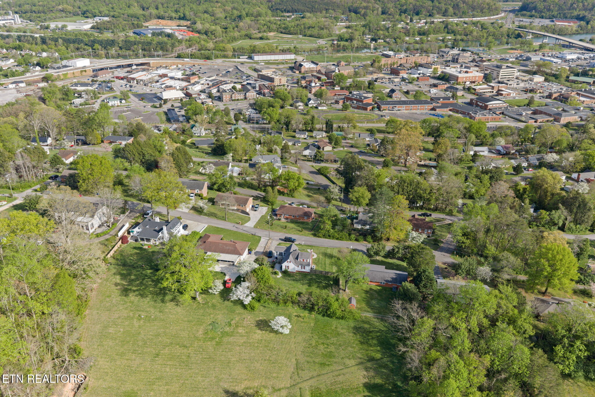 318 Hickory Street Clinton, TN 37716 - Photo 29 of 32 7-web-or-mls-318 Hickory St-130