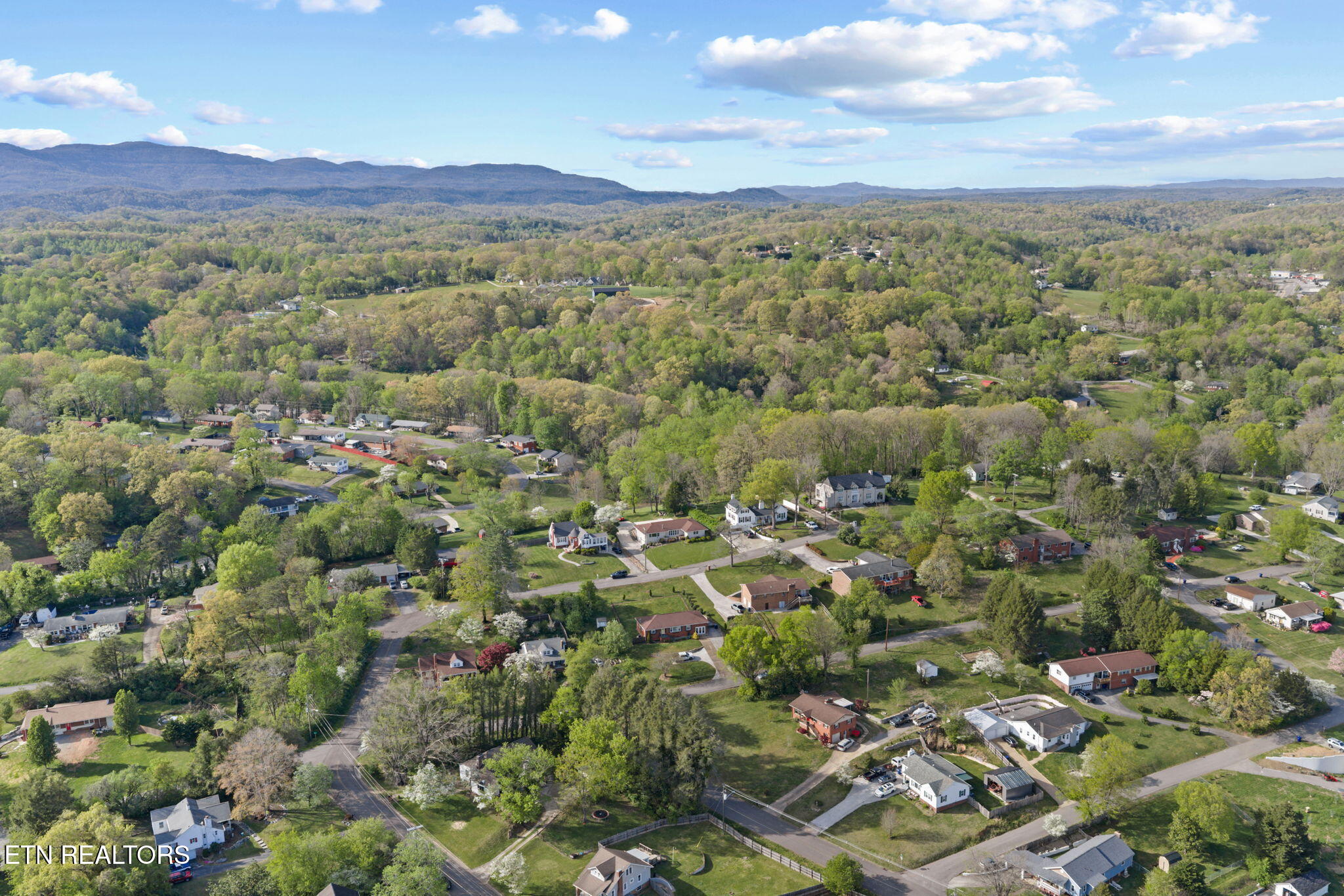 318 Hickory Street Clinton, TN 37716 - Photo 31 of 32 17-web-or-mls-318 Hickory St-175