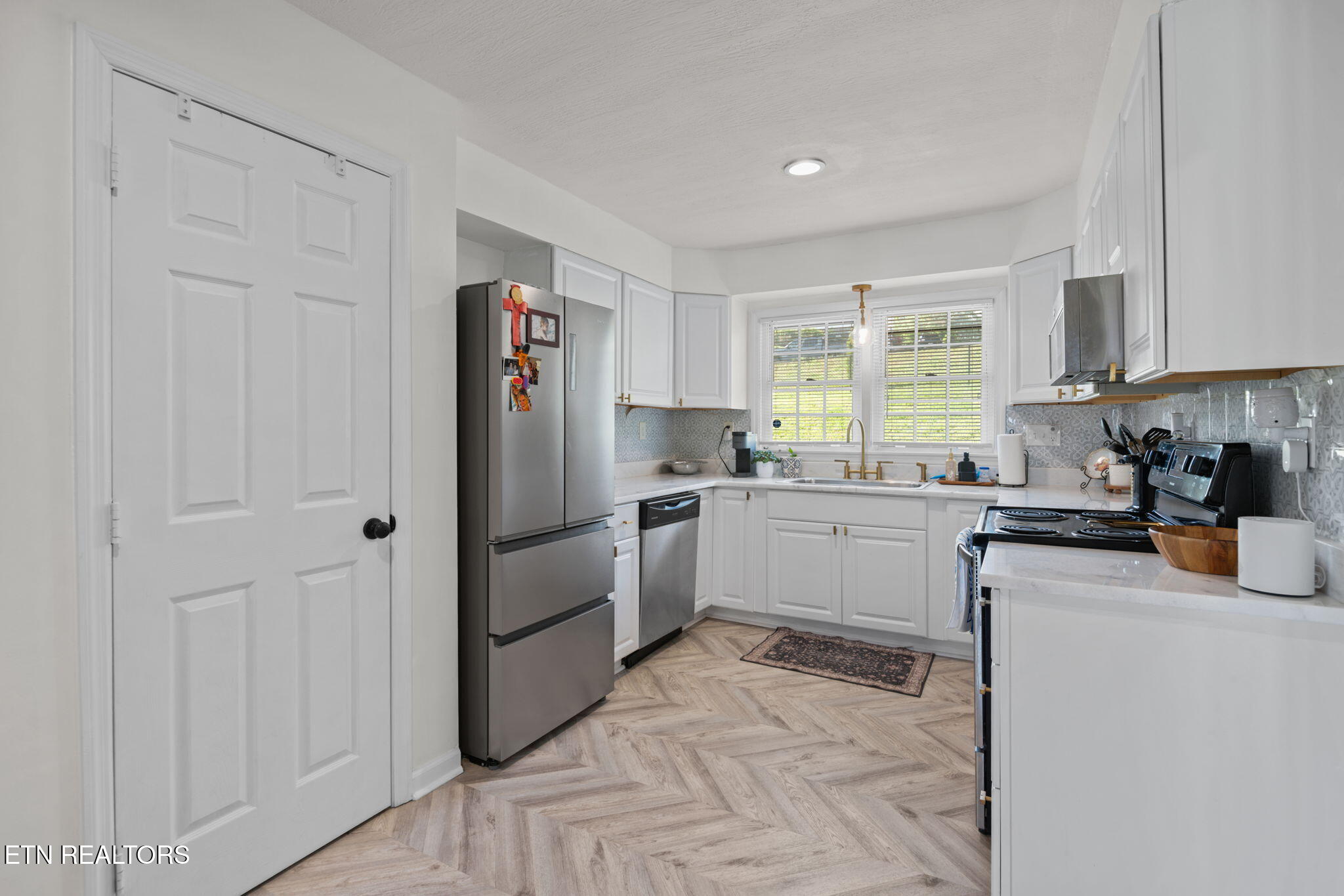 318 Hickory Street Clinton, TN 37716 - Photo 10 of 32 26-web-or-mls-318 Hickory St-45