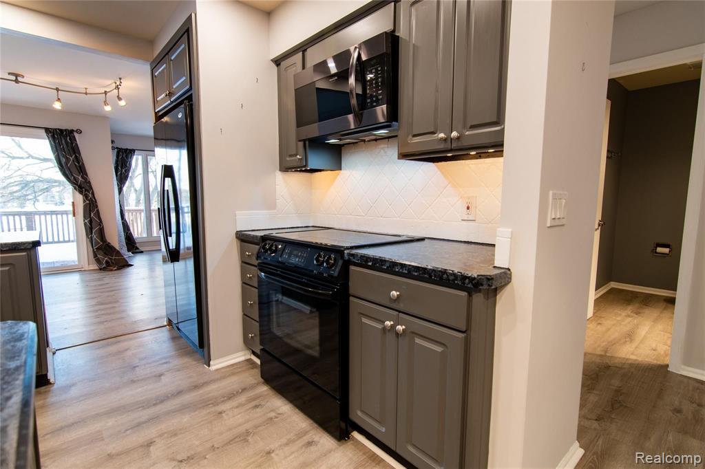 936 Golfview Court Rochester Hills, MI 48307 - Photo 5 of 47