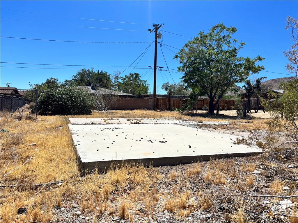 62027 Valley View Circle Joshua Tree, CA 92252 - Photo 6 of 20 a view of a backyard of the house