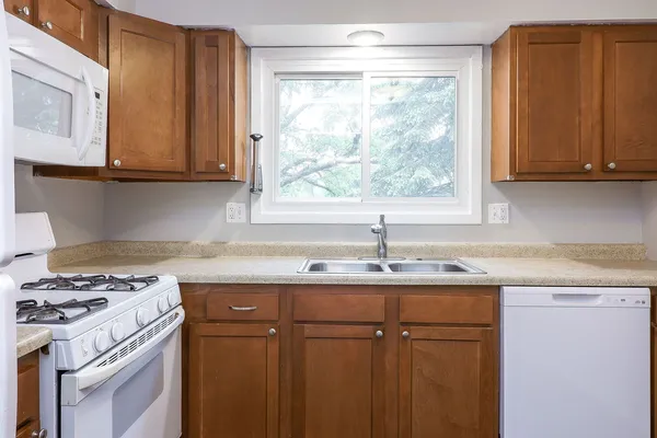 $275,000 | 1782 Gloucester Court, Unit B, Wheaton, IL 60189