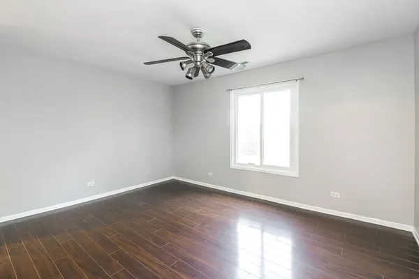 $275,000 | 1782 Gloucester Court, Unit B, Wheaton, IL 60189