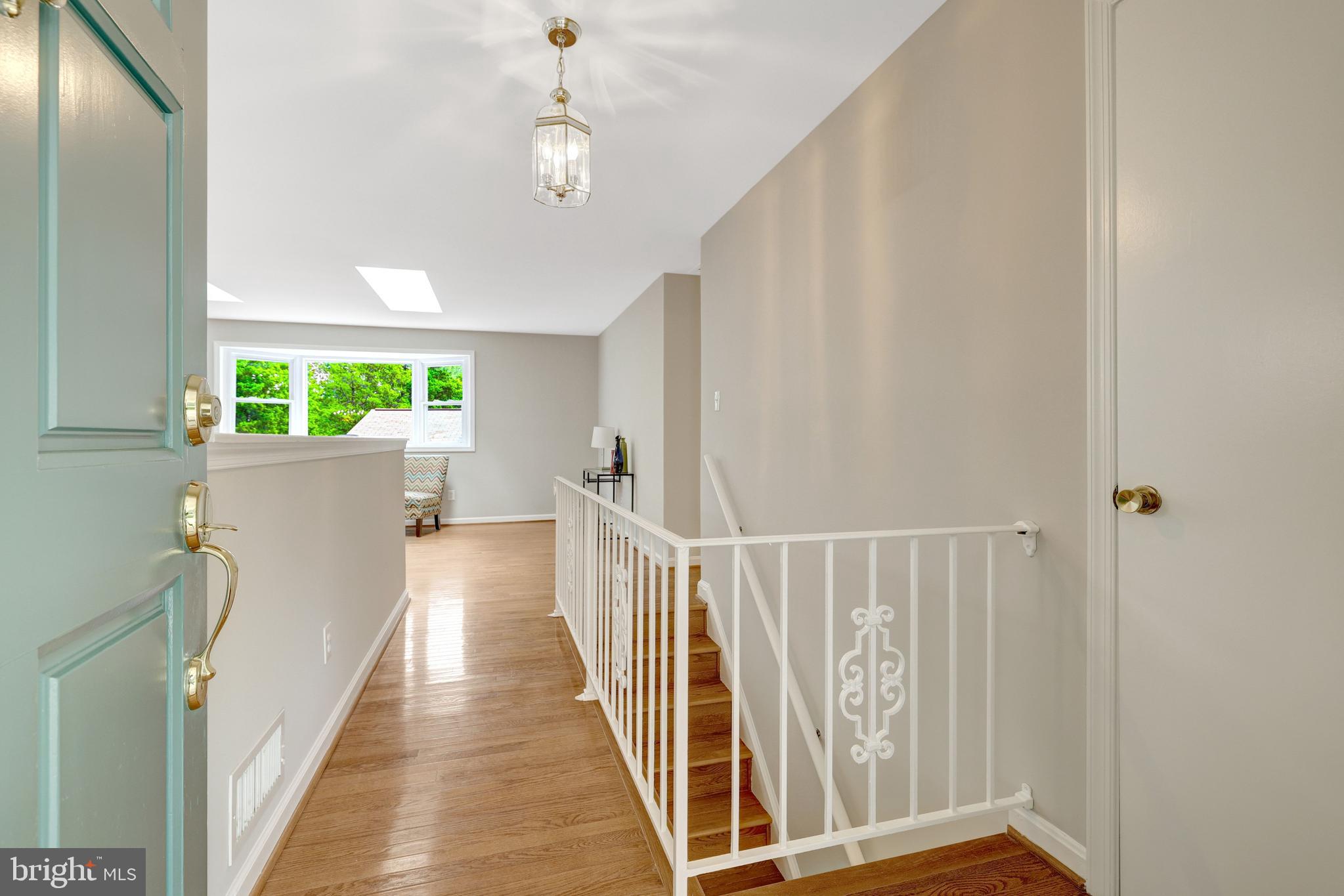 8712 Piccadilly Place Springfield, VA 22151 - Photo 3 of 54