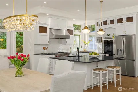 $4,250,000 | 11710 Arrow Point Drive Northeast, Bainbridge Island, WA 98110