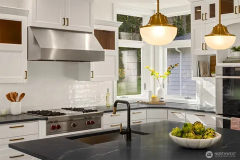 $4,250,000 | 11710 Arrow Point Drive Northeast, Bainbridge Island, WA 98110