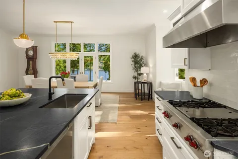 $3,995,000 | 11710 Arrow Point Drive Northeast, Bainbridge Island, WA 98110