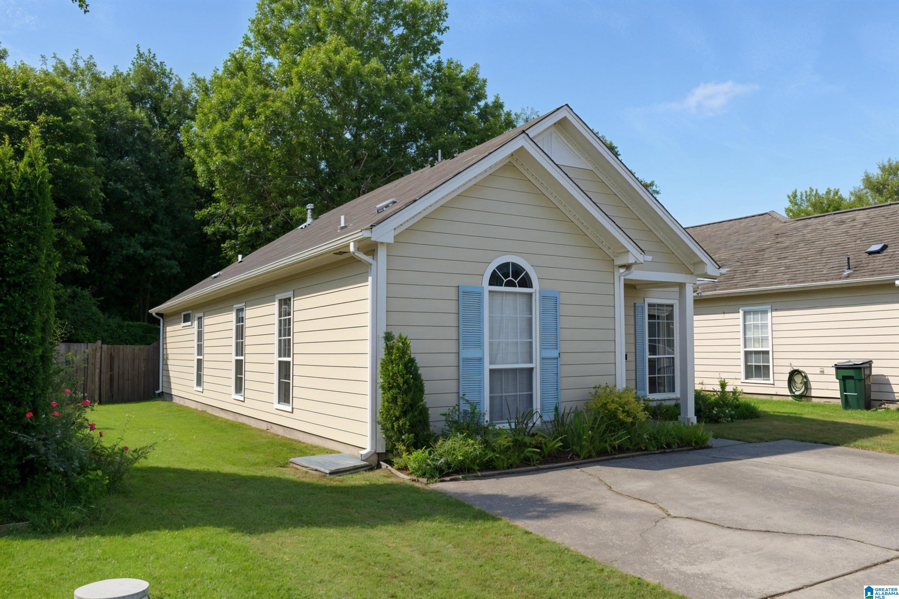 389 Walker Way Pelham, AL 35124 - Photo 2 of 37