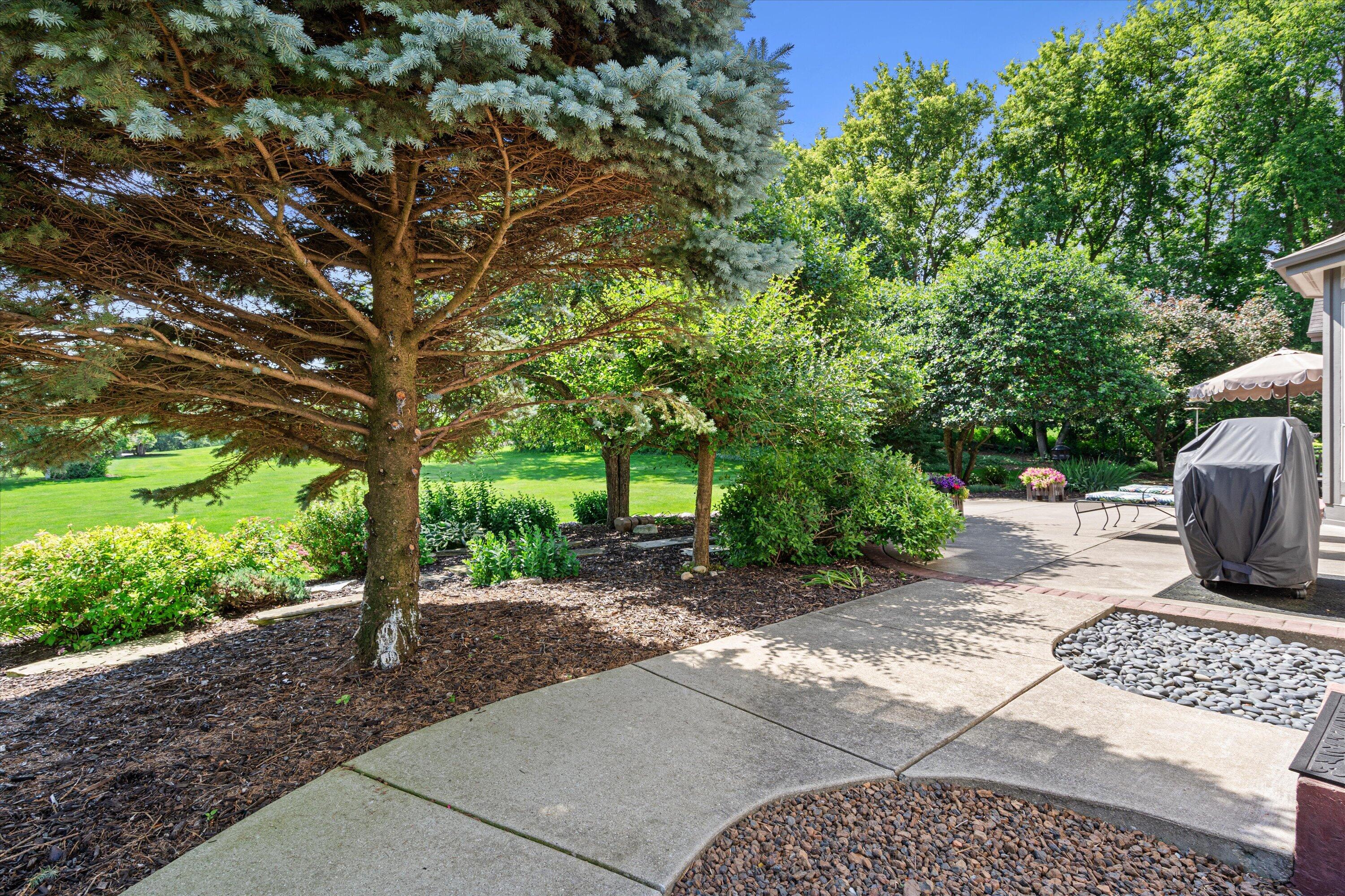 W299-n1828 Wind Ridge Court Delafield, WI 53072 - Photo 68 of 87 Back Walkway