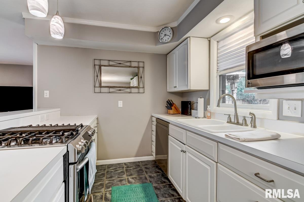101 Cartwright Drive Springfield, IL 62704 - Photo 13 of 47 Gallery Image 13