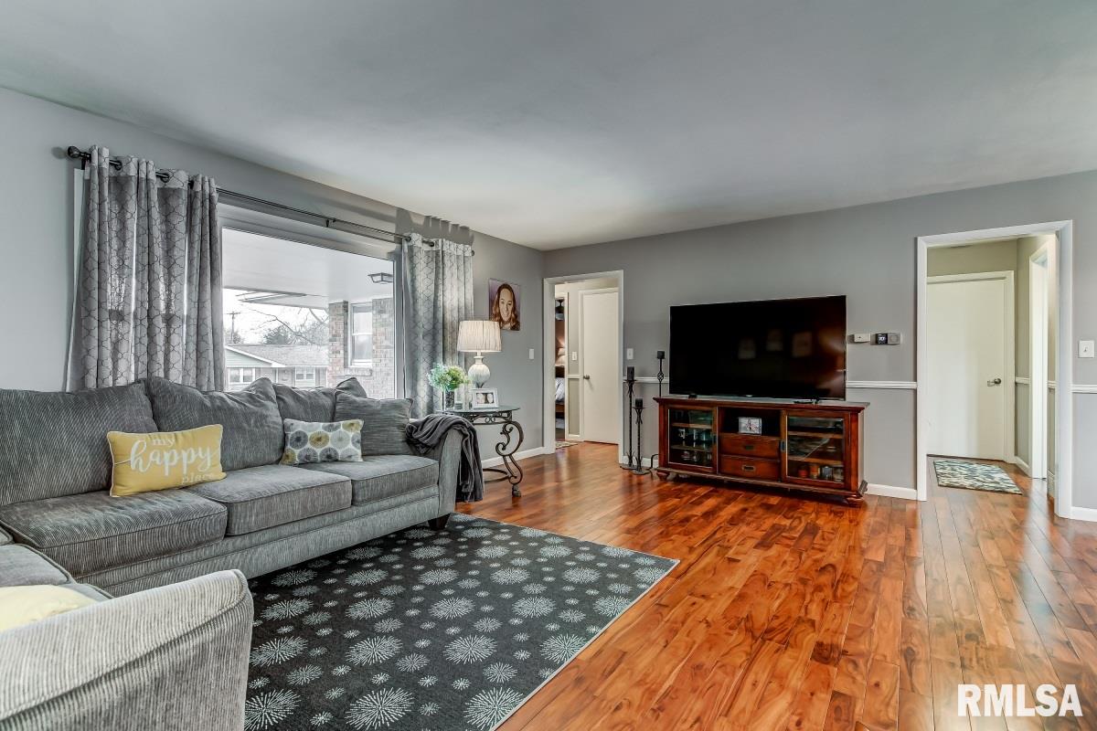 101 Cartwright Drive Springfield, IL 62704 - Photo 3 of 47 Gallery Image 3