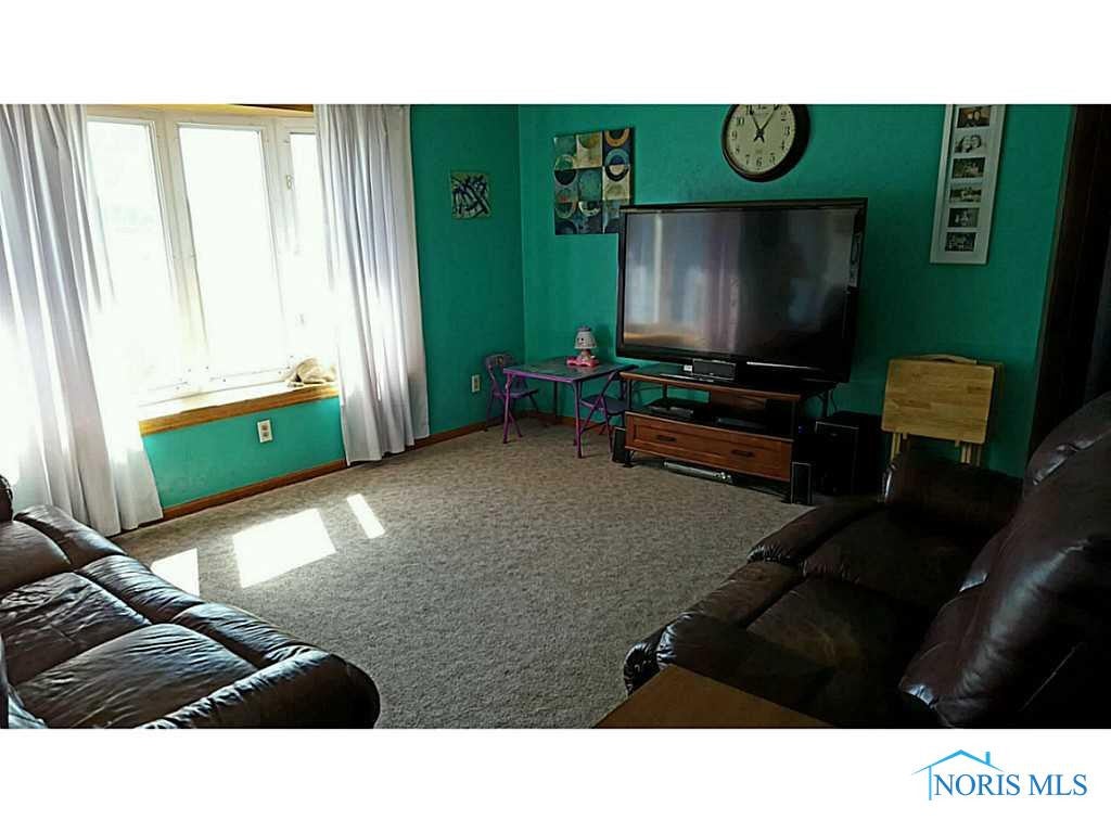 14880 Harris Road Defiance, OH 43512 - Photo 3 of 11 Living Room.