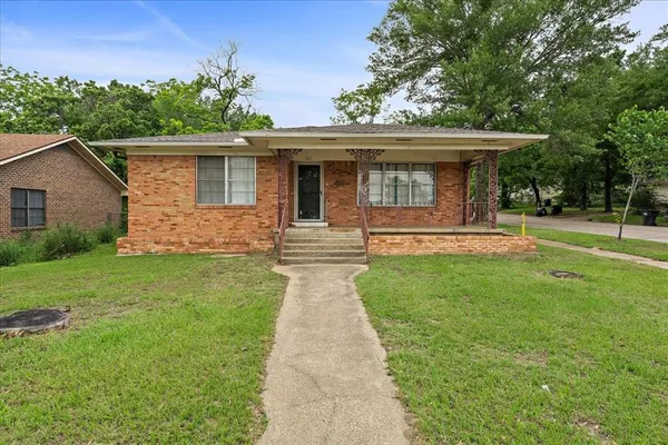 $1,350 | 721 East Main Street, Teague, TX 75860
