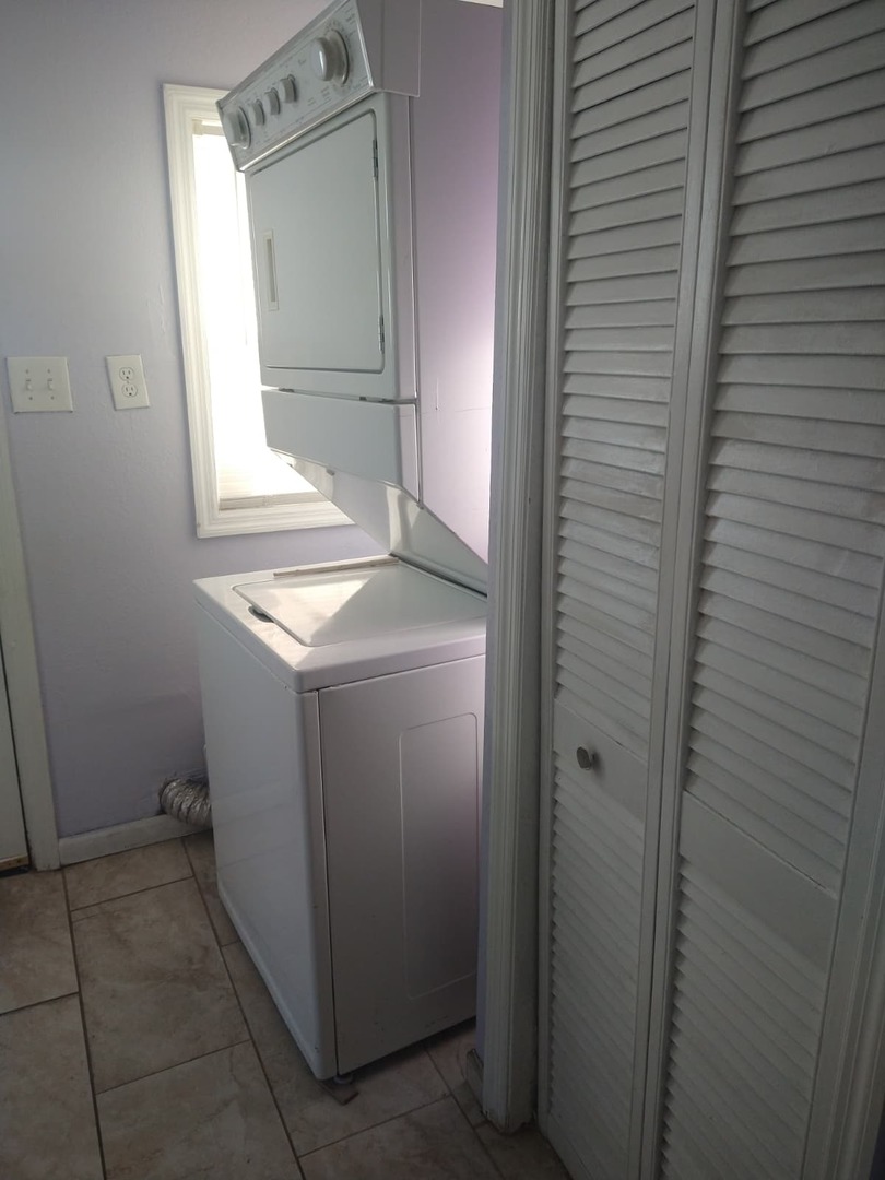 1917 Honore Avenue North Chicago, IL 60064 - Photo 21 of 27 a utility room with window washer and dryer