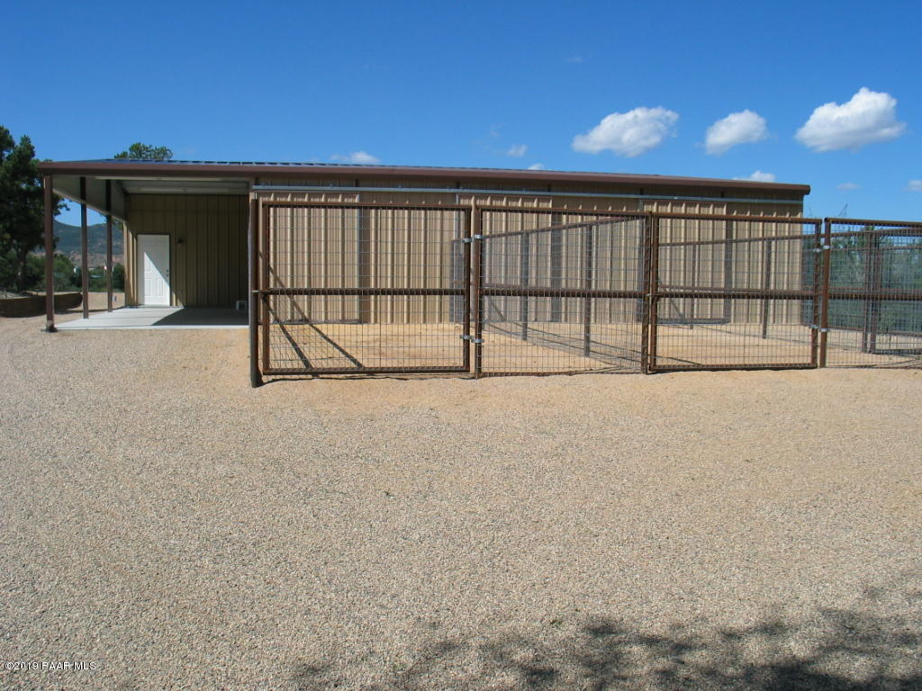 3280 Black Jack Ridge Road Prescott, AZ 86305 - Photo 25 of 33 3 Stall Turnouts