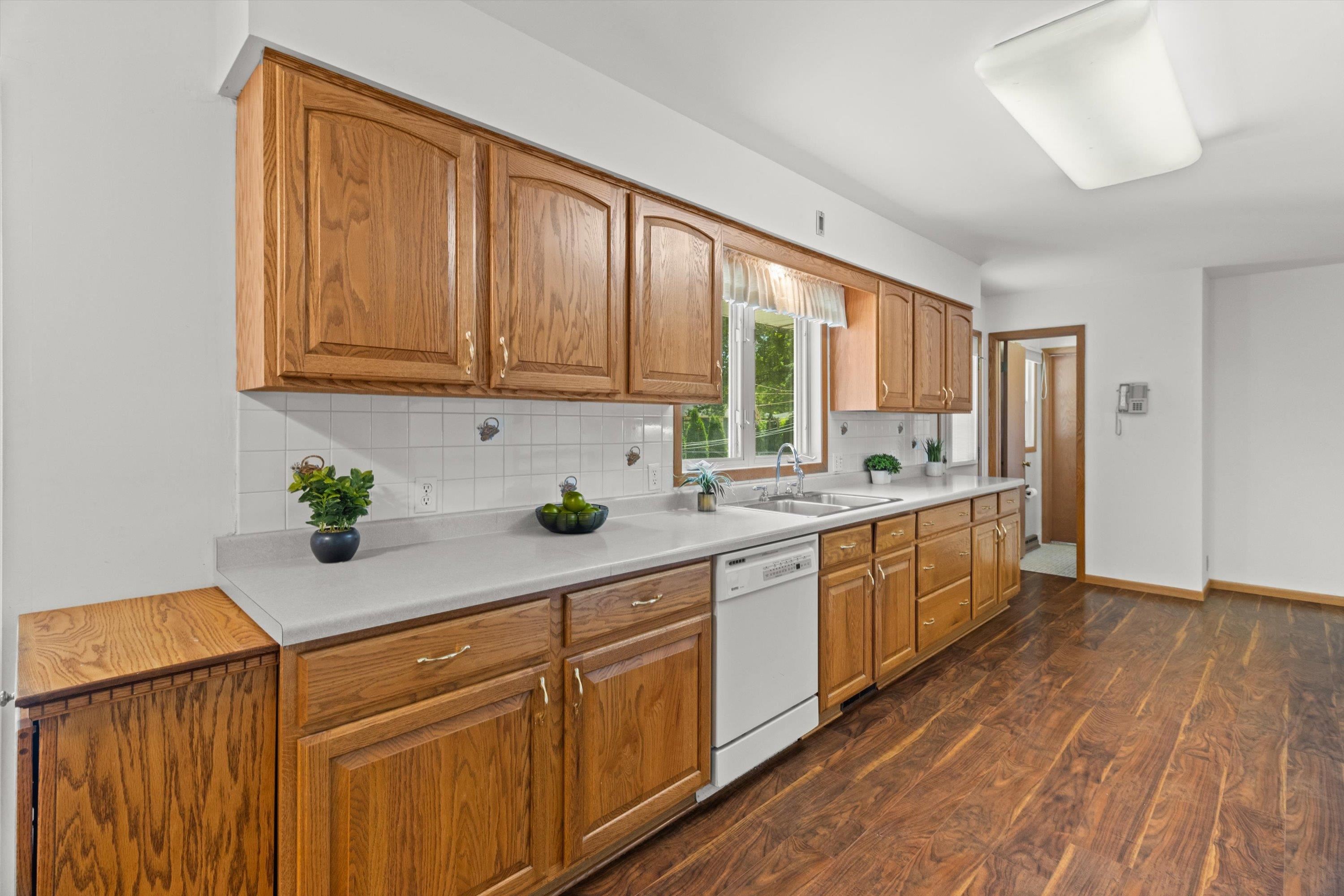 1813 Windom Way Madison, WI 53704 - Photo 11 of 34