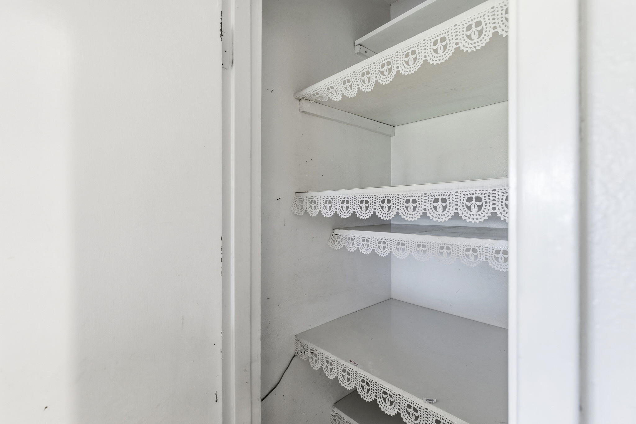 207 Holiday Lane Central Point, OR 97502 - Photo 15 of 38 Pantry