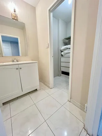 $2,300 | 100 Lincoln Road, Unit 1616, Miami Beach, FL 33139