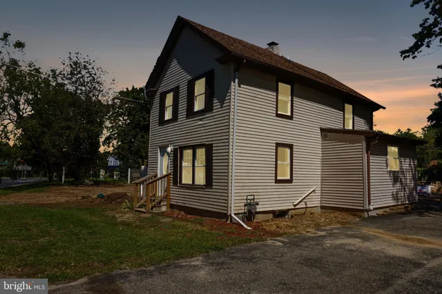 $2,200 | 1824 North Tuckahoe Road, Williamstown, NJ 08094