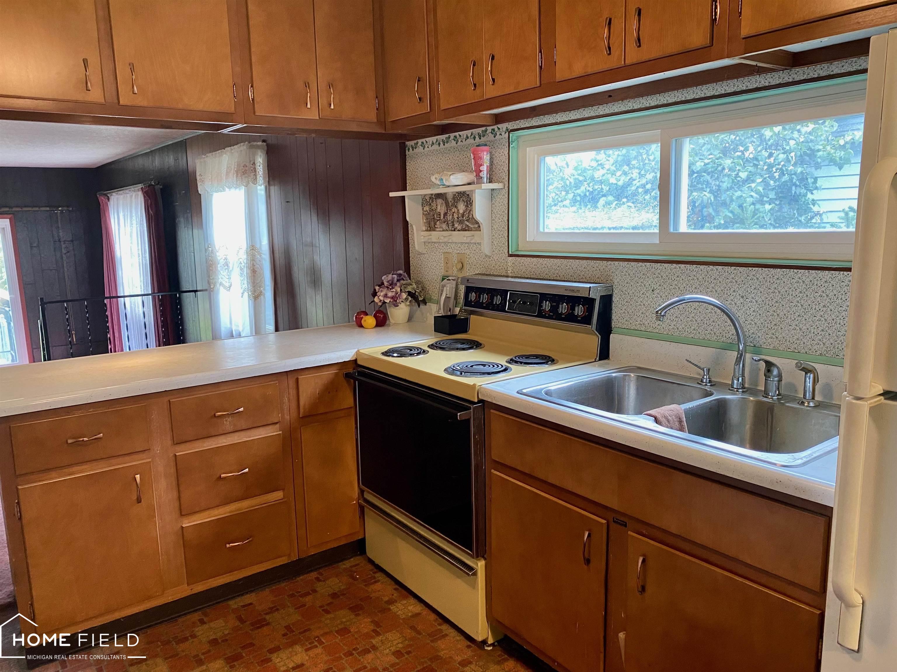 306 Genesee Street Owosso, MI 48867 - Photo 2 of 12