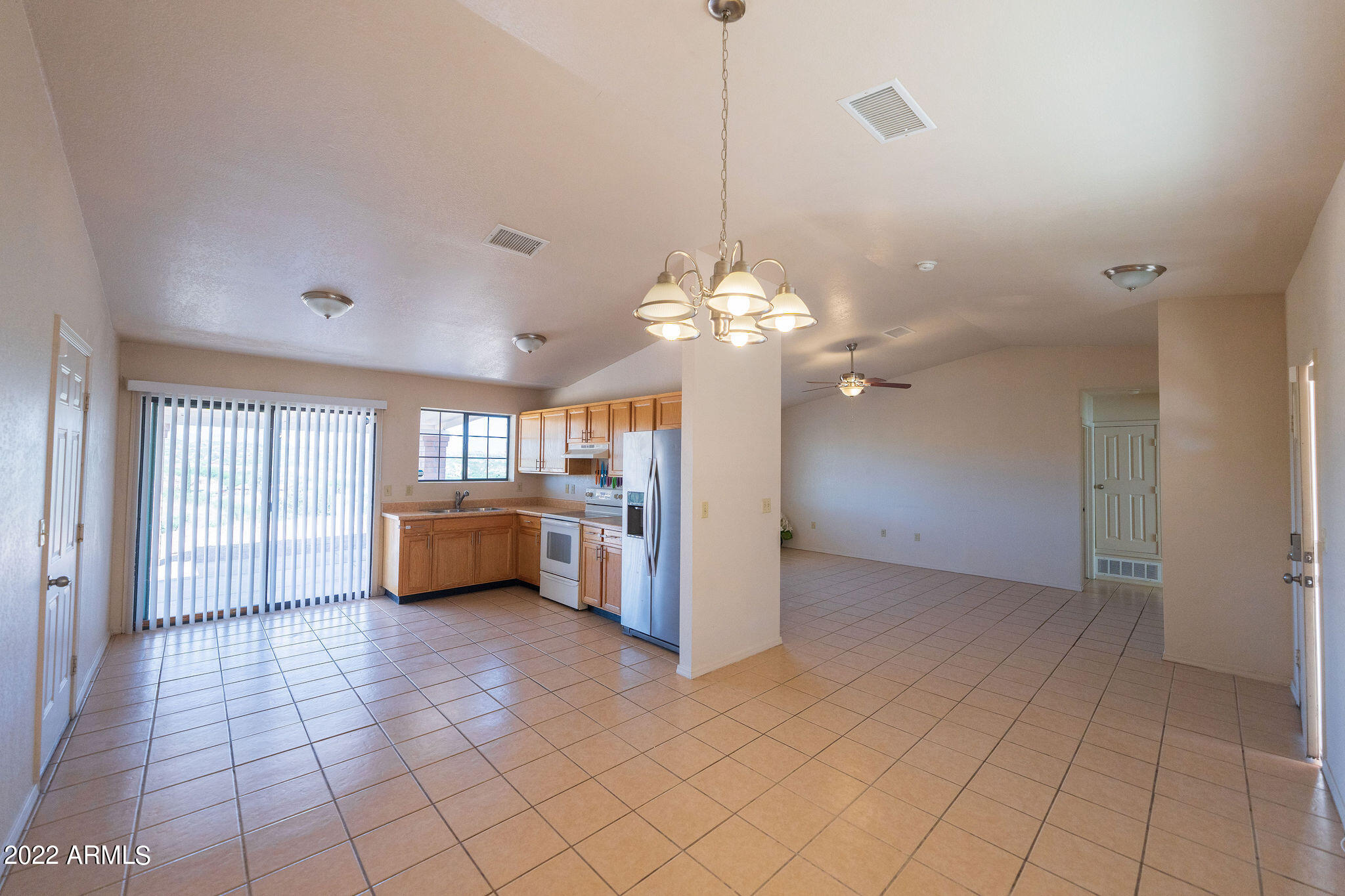 924 Via Puebla Rio Rico, AZ 85648 - Photo 3 of 34 kitchen/dining