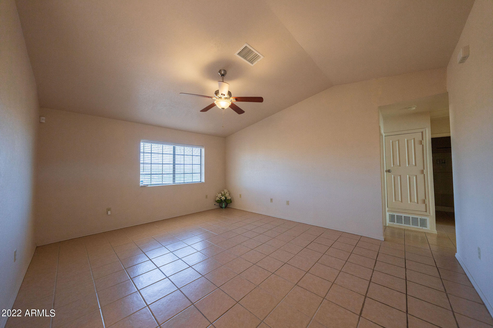 924 Via Puebla Rio Rico, AZ 85648 - Photo 6 of 34 living room