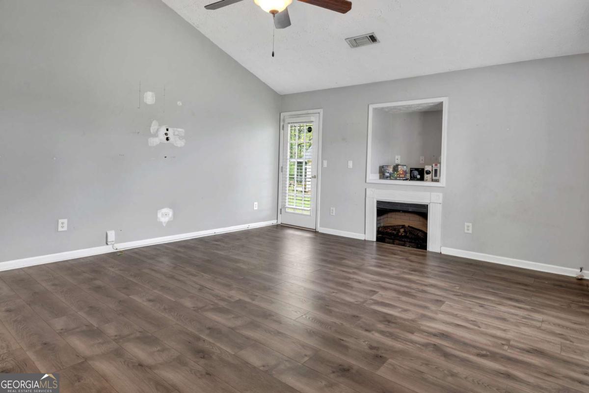 572 Clyde's Way Jackson, GA 30233 - Photo 3 of 28