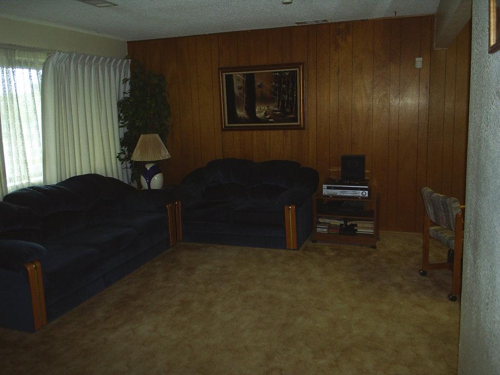 1048 Echo Road Redding, CA 96002 - Photo 5 of 7 Livingroom