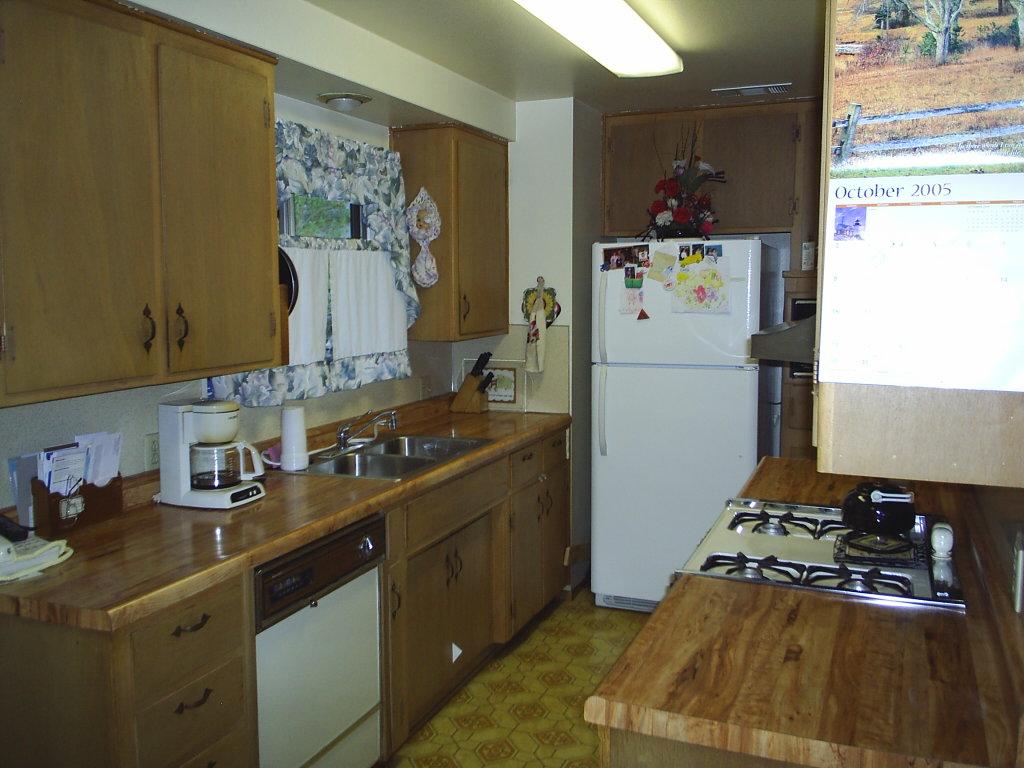 1048 Echo Road Redding, CA 96002 - Photo 6 of 7 Kitchen