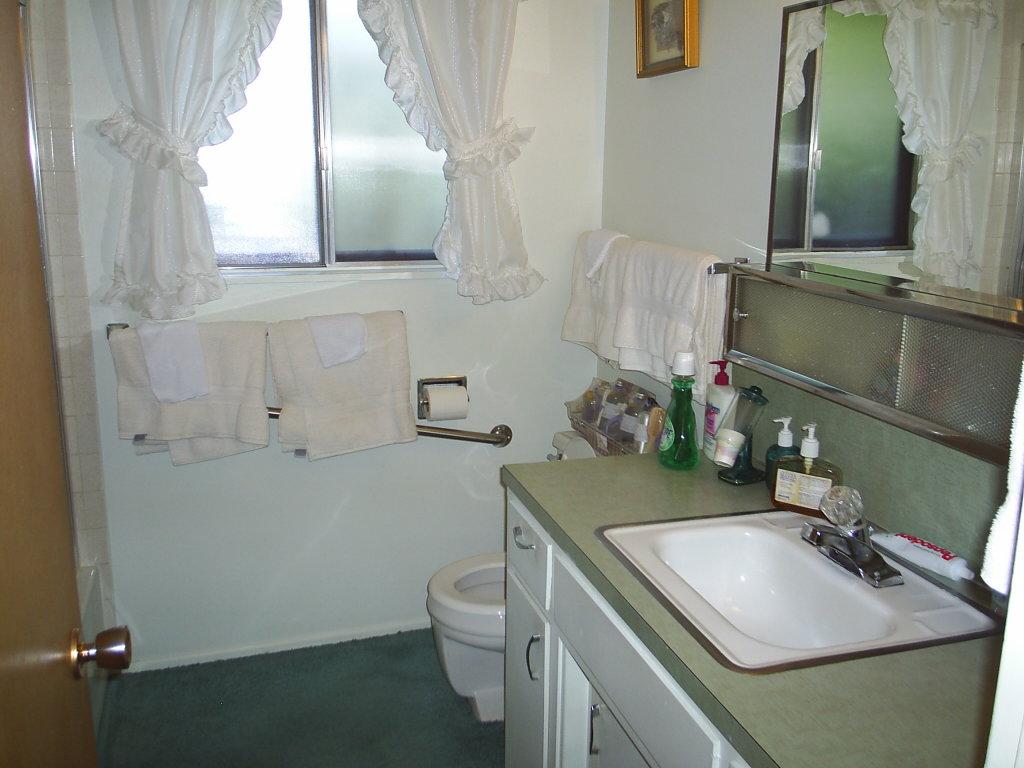 1048 Echo Road Redding, CA 96002 - Photo 7 of 7 Bathroom