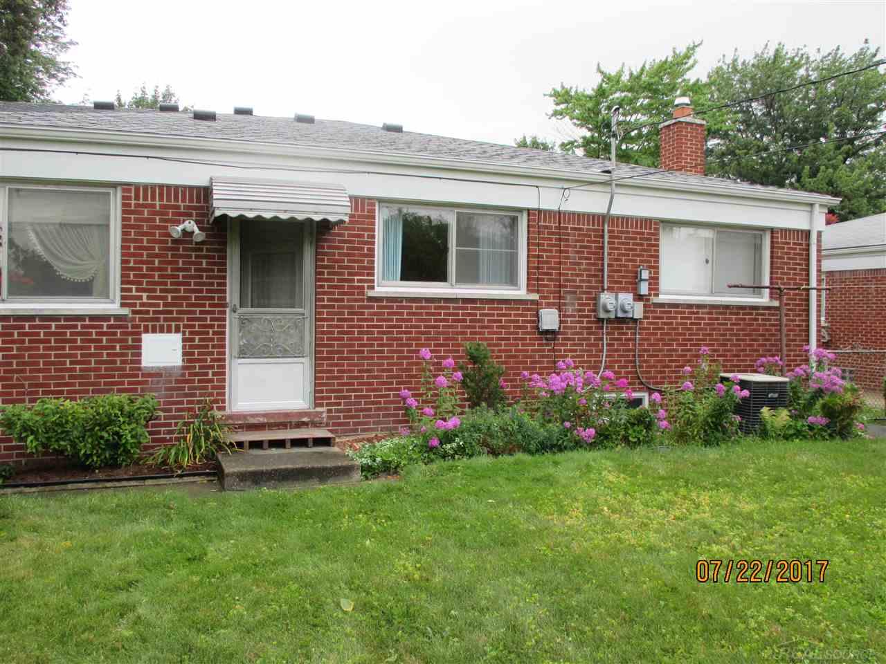 27678 Jean Road Warren, MI 48093 - Photo 37 of 42 31326247-36.JPG