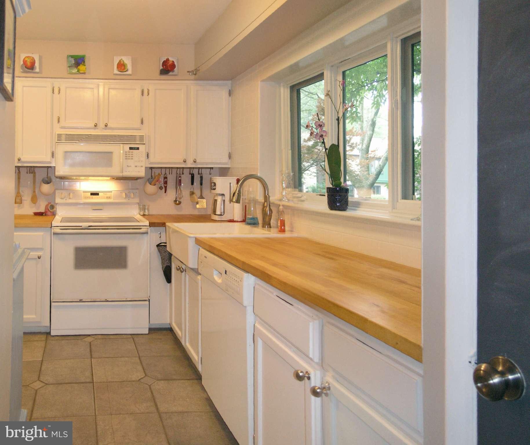 2013 Sarazen Place Reston, VA 20191 - Photo 4 of 27 Kitchen with butcher block counter
