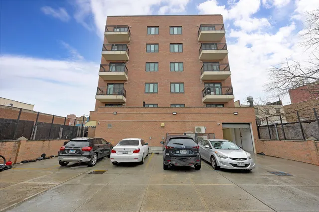 $3,300 | 172-18 Jamaica Avenue, Unit 3B | Woodhull Park