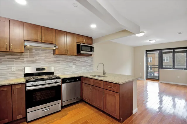 $3,300 | 172-18 Jamaica Avenue, Unit 3B | Woodhull Park