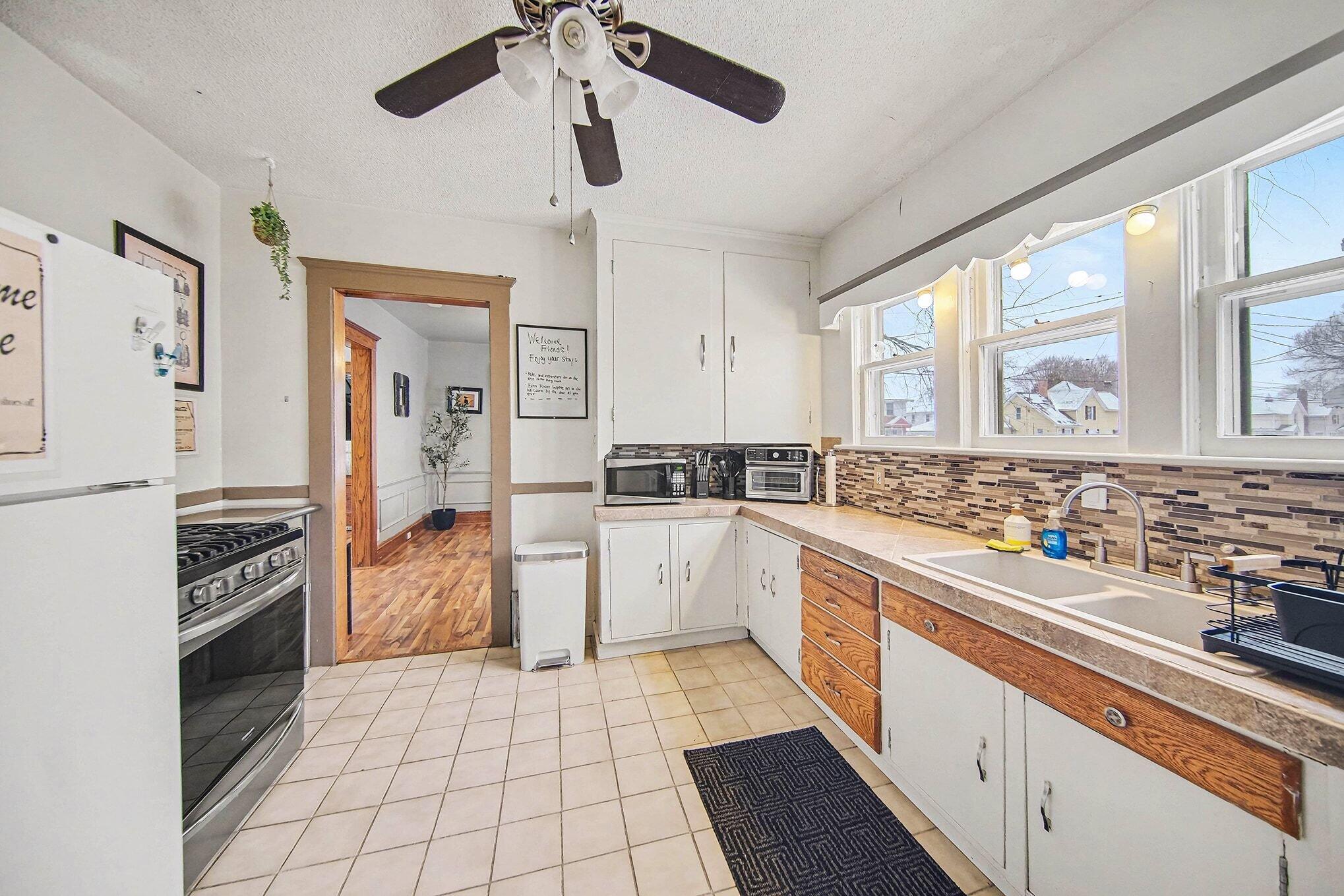 617 Union Street Jackson, MI 49203 - Photo 10 of 29 010_file_3363